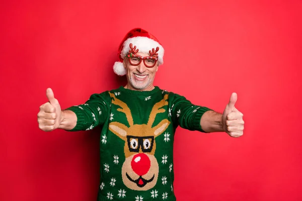 Ugly jumper pullover is my power in competition concept. Photo of cheerful excited with beaming smile mature guy making finger up symbol wear green clothes isolated background — Stock Photo, Image