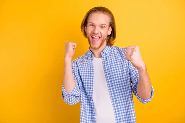 Photo of rejoicing handsome shouting positive sporty guy seeing his team vicrotious making fists overjoyed isolated over vivid color background — Stockfoto