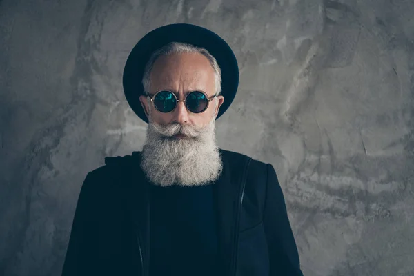 Close up photo of brutal harsh masculine old man stare in specs wearing hat coat isolated over grey background — Stock Photo, Image