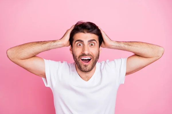Omg black friday. Portrait of funny funky astonished expression middle eastern man touch his head hear incredible novelty scream wow wear stylish clothes isolated over pink color background — Stock Photo, Image