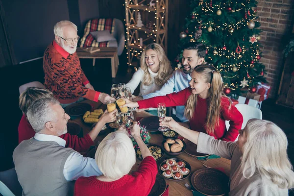 Photo of big family of couple wife husband people having gathered together to spend this day of x-mas eve together with grandparent and granddaughter saying toast having rest fun leisure and son — Stock Photo, Image