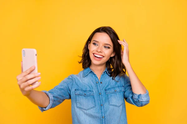 Hei semua pengikutku. Portrait of positive cheerful girl photographer blogger have fun on travel trip vacation make selfie with smartphone wear stylish clothes isolated over yellow color — Stok Foto