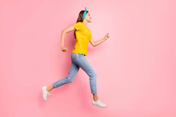 Full length profile side photo of charming youth running wearing yellow t-shirt isolated over pink background — Stock Photo, Image