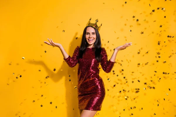 Portrait of her she nice-looking attractive lovely gorgeous glamorous slim fit cheerful girl wearing crown having fun spending weekend isolated on bright vivid shine vibrant yellow color background — Stock Photo, Image