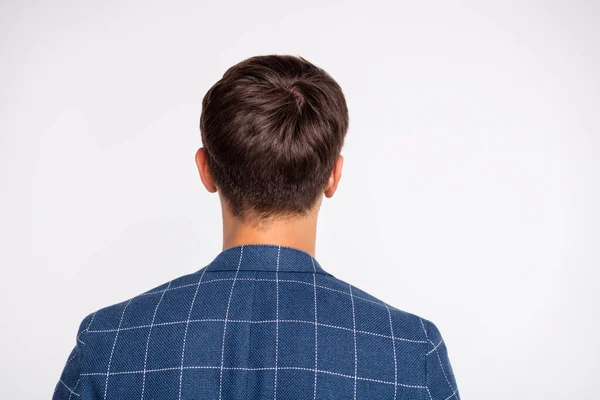 Close-up achterkant achter uitzicht portret van zijn hij mooi aantrekkelijke goed verzorgd zakenman dandy haai dragen blauw geruite blazer fris helder haar geïsoleerd over licht wit pastel achtergrond — Stockfoto