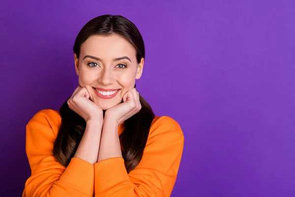 Close-up portrait of her she nice attractive lovely cute winsome peaceful cheerful cheery kind girl enjoying day dream isolated over bright vivid shine vibrant violet purple lilac color background — ストック写真