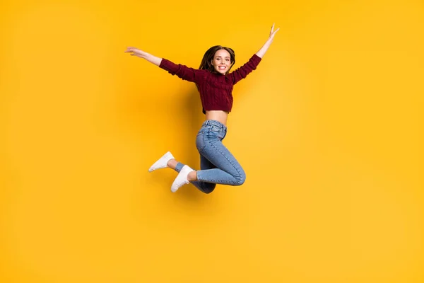 Full length photo of lovely girl smiling raising her arms smiling wearing marsala pullover isolated over yellow background — ストック写真