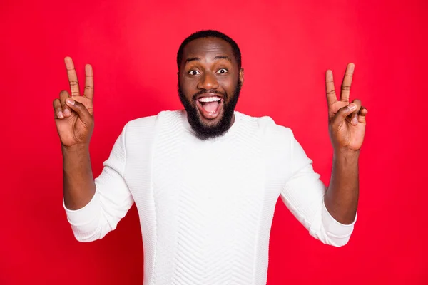 Portrait of funky crazy mulatto man have weekends make v-sign feel positive cheerful candid wear white trendy clothes isolated over red color background — Stock Photo, Image