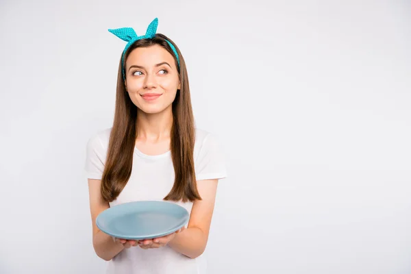 Close-up portrait of her she nice attractive lovely pretty cheerful dreamy pensive girl holding in hands empty plate deciding cuisine choice choose isolated over light white color background — Stock Photo, Image