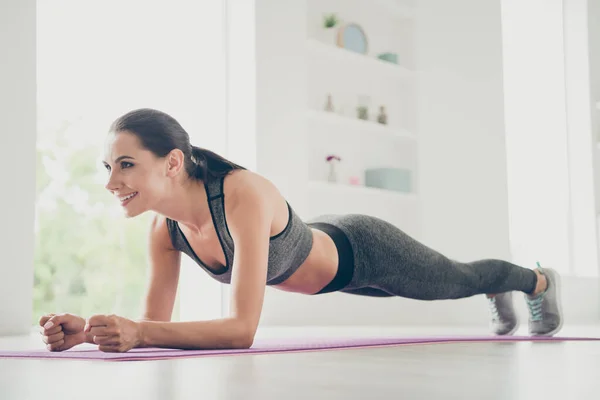 Full length body size photo of cheerful pretty strong powerful independent motivated girlfriend standing in plank smiling toothily on carpet mat — Stock Photo, Image