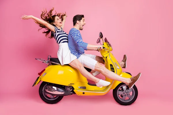Adatlap oldal nézet portré a he he her she nice attractive lovely crazy couple riding moped spending weekend journey adventure having fun fooling isolated on pink pastel color background — Stock Fotó