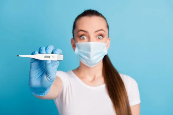 Closeup photo of beautiful shocked fear lady hospital examination thermometer high temperature sick covid wear protect face medical mask white t-shirt isolated blue color background — Stock Photo, Image