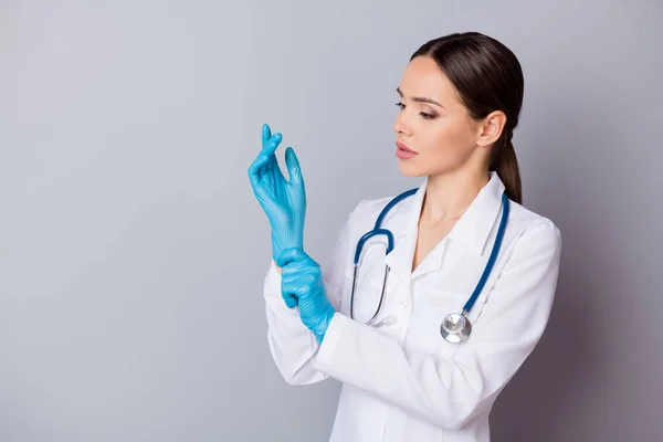 Photo of attractive family doc skilled experienced professional surgeon take on latex gloves prepare to operation wear medical uniform lab coat stethoscope isolated grey background — Stock Photo, Image