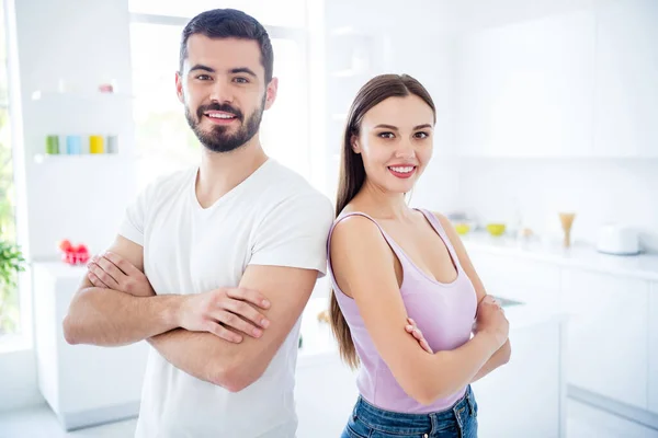 Portrait of cheerful cool smart independent married couple cross hands stand back to back enjoy stay home quarantine rest relax in kitchen house indoors — Stock Photo, Image