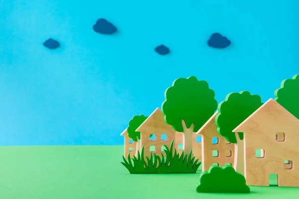 Kunst-Design-Bild von schönen grünen Öko-Siedlung Haus Gebäude in Parkzone frische Luft isoliert über helle lebendigen Glanz lebendige blaue Farbe Hintergrund — Stockfoto