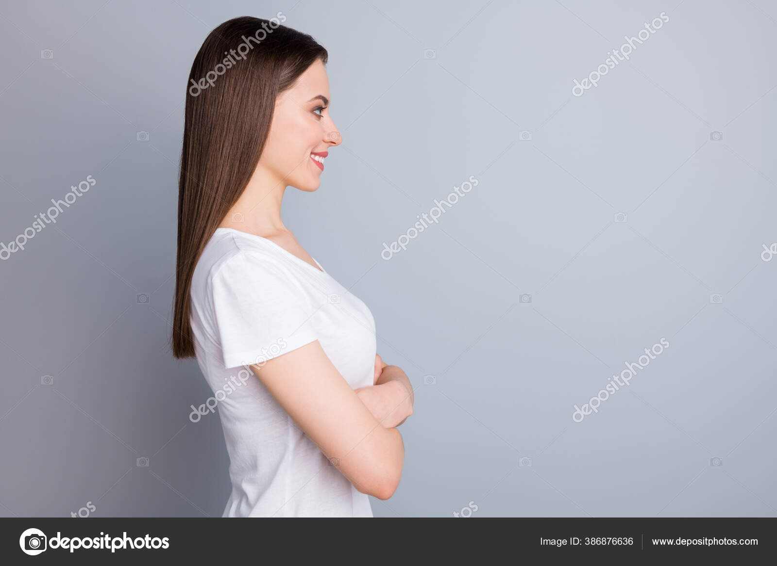 Foto de perfil de la atractiva dama brazos cruzados persona mandona empresa  trabajadora segura de sí, image size:1600x1167