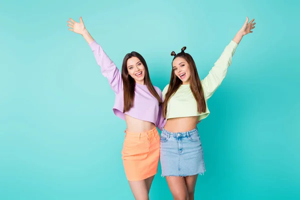 Portrait of nice-looking attractive lovely pretty winsome feminine slim fit cheerful brown-haired girls embracing having fun isolated over bright vivid shine vibrant blue green color background — Stock Photo, Image