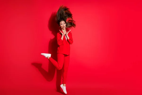 Full length photo of attractive worker lady having fun jumping high up good mood overjoyed καταπληκτικά νέα wear blazer suit shoes shoes — Φωτογραφία Αρχείου