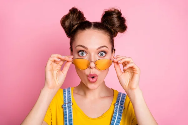 Close-up portrait of her she nice attractive lovely pretty amazed funky brown-haired girl touching specs incredible news sale discount reaction pout lips isolated over pink pastel color background — Stock Photo, Image