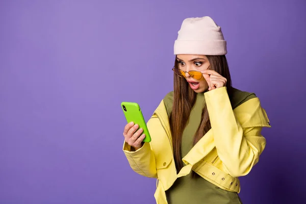 Close-up portrait of her she nice attractive lovely pretty amazed girl using ell browsing web omg news comment feedback isolated over bright vivid shine vibrant lilac purple violet color background — Stock Photo, Image