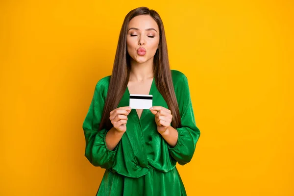 Portrait of her she nice attractive charming pretty sweet lovable dreamy straight-haired girl holding in hand plastic card sending kiss isolated over bright vivid shine vibrant yellow color background — Stock Photo, Image