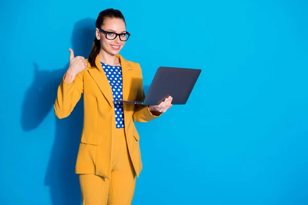 Smart expert ceo worker girl work remote laptop approve business workshop seminar coaching show thumb up sign wear yellow pants trousers jacket blazer isolated blue color background — Stock Photo, Image