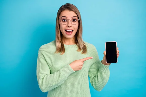 Close-up portrait of her she nice-looking attractive lovely glad amazed cheerful cheery girl demonstrating cool gadget cell advice isolated over bright vivid shine vibrant blue color background