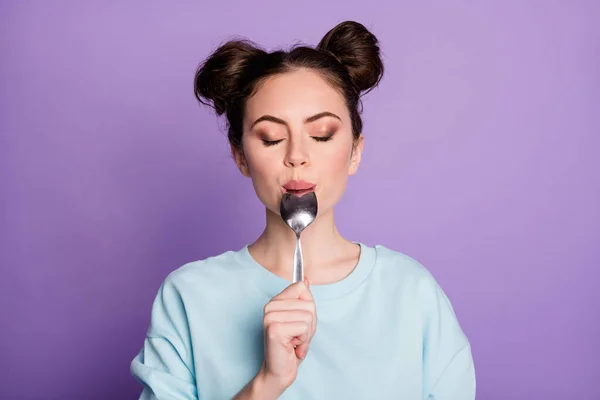 Close-uo portrait of her she nice attractive pretty dreamy girl licking spoon slimming organic bio menu light meal dish isolated on violet purple lilac bright vivid shine vibrant color background — Stock Photo, Image
