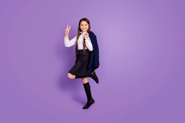 Full length body size profile side view of her she nice attractive optimistic cheerful long-haired girl showing v-sign having fun isolated violet lilac purple pastel color background — стоковое фото