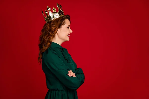 Profile side view portrait of nice attractive gorgeous cheerful cheery wavy-haired girl wearing diadem folded arms isolated on bright vivid shine vibrant red maroon burgundy marsala color background — Stock Photo, Image