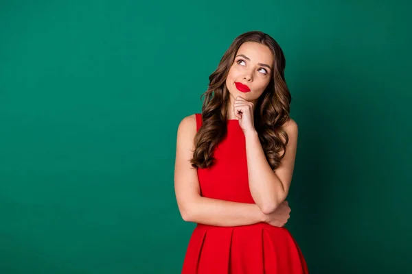 Portrait of her she nice-looking attractive charming pretty winsome elegant chic minded doubtful wavy-haired girl overthinking strategy isolated over green color background — ストック写真