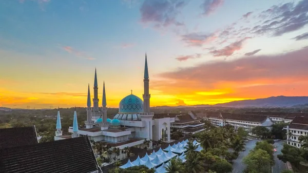 Güzel gökyüzü günbatımı Camii olarak ön ile