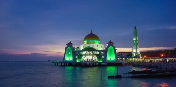 Malacca Straits Camii mavi saat sırasında