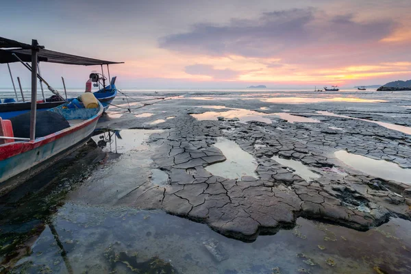 Bir güzel ve sakin gün batımı saat sayısı bir plaj