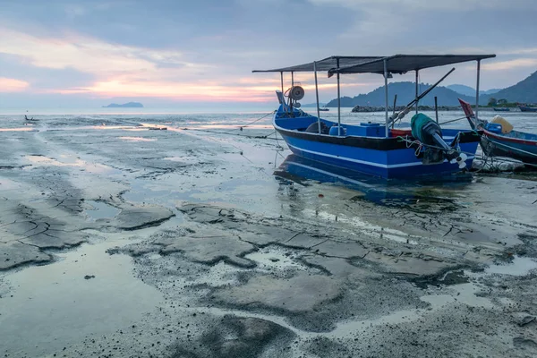 Bir güzel ve sakin gün batımı saat sayısı bir plaj