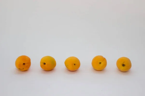 Five Raw Apricots Isolated White Backgroung — Stock Photo, Image