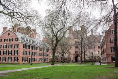 Yale Kampüsü, Eski Avlu