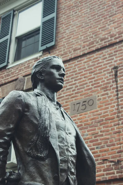 New Haven, Connecticut, Abd - Nathan Hale Heykeli Yale