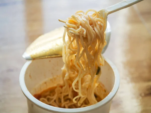 Kopp Instant Noodle Redo Att Äta — Stockfoto