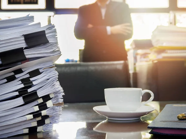 Primer Plano Pila Documentos Una Taza Café Fondo Trabajo Del —  Fotos de Stock