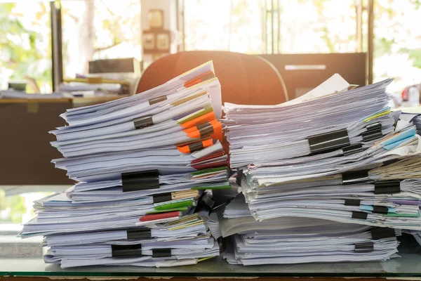 Sluiting Van Zakelijke Documenten Stapel Bureau Rapport Papieren Stapel — Stockfoto