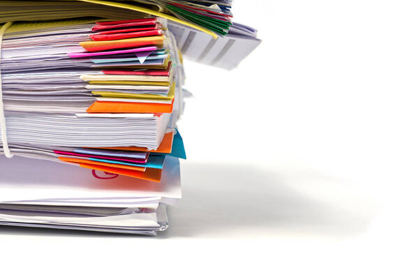 Стек документов, изолированных на белом фоне