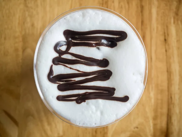 Top View Ijskoffie Met Cacao Een Houten Tafel — Stockfoto