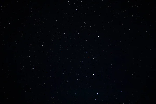Büyük Ursa takımyıldızında güzel büyük bir dipper. Yıldızlı gece