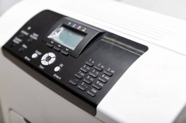 Yazıcıyı veya fotokopi kontrol panelini kapat, seçici odak