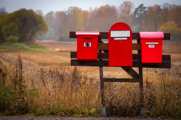 Drie Rode Brievenbussen Het Platteland Bij Een Herfstveld — Stockfoto