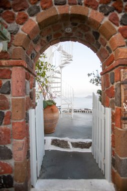 Yunanistan 'ın Santorini adasında beyaz mimari.