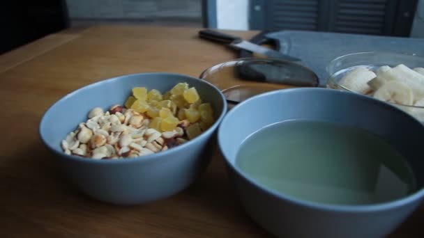 Preparação de produtos para fazer um bolo, o processo completo de fazer um bolo, imagens de estoque — Vídeo de Stock