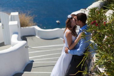 Yunanistan, Santorini, Oia. 19 Eylül 2014: Genç çift balayı Adası Santorini, Yunanistan