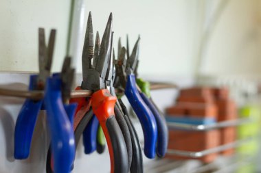 Mücevher üretme sürecinde işyeri kuyumcusu